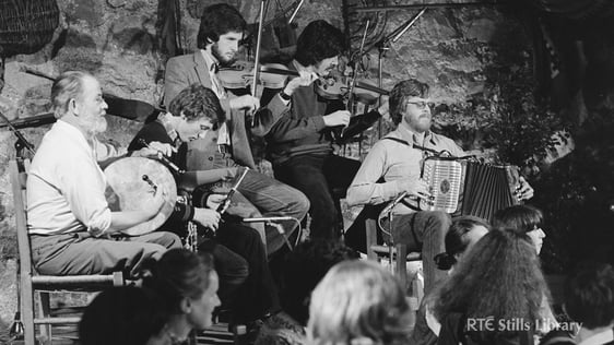 Musicians at the Abbey Tavern in 1980. But who are they?