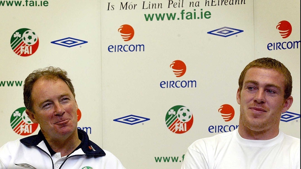 Brian Kerr and Richard Dunne at an Ireland press conference in 2003