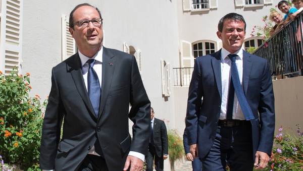 Francois Hollande ordered Manuel Valls to form a new cabinet