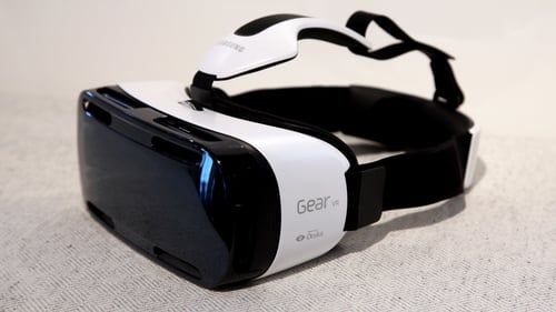 Samsung new Gear VR is a wireless headset which can only be powered by a Galaxy Note 4 phablet embedded inside it