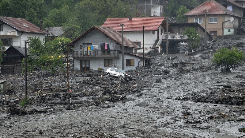 34 miners trapped after Bosnia earthquake