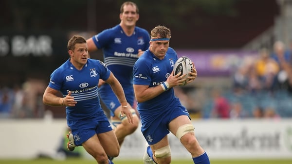 Jamie Heaslip in action for Leinster, supported by Jimmy Gopperth