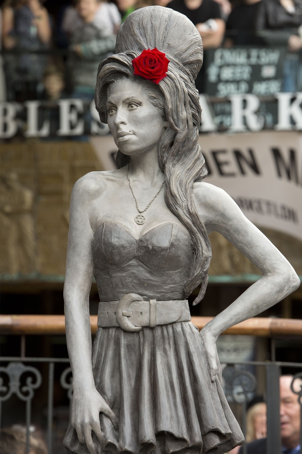 Statue of Britain's Amy Winehouse unveiled in London 00097e44-614