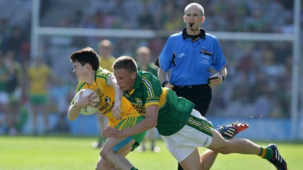 Brian Sugrue of Kerry tries to dispossess Donegal's Colm Kelly
