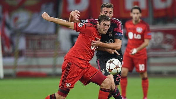 Benfica's Bryan Cristante (right) and Leverkusen midfielder Stefan Reinartz vie for the ball