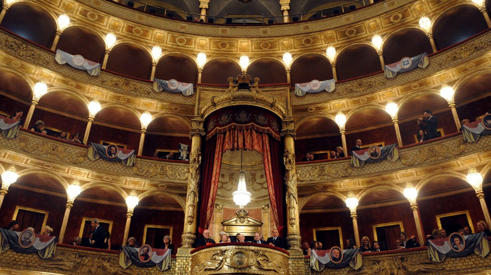 Театр 3 рим. Театр Костанци в Риме. Римский оперный театр. Рим театр оперы и балета. Римский оперный театр зал.