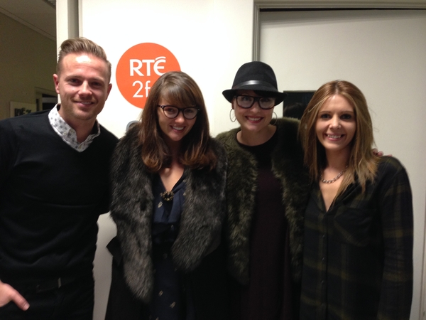 Emma Barton, Jasmyn Banks y Professor Green en el estudio 0009c8b0-600