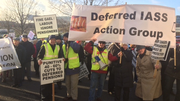 Protesters outside the Aer Lingus EGM earlier today