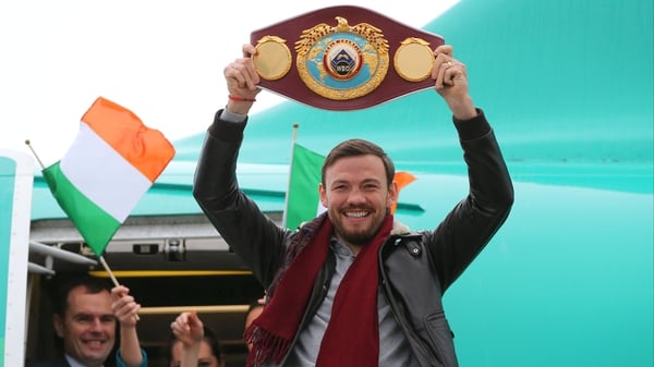 Andy Lee arrives home with his title belt