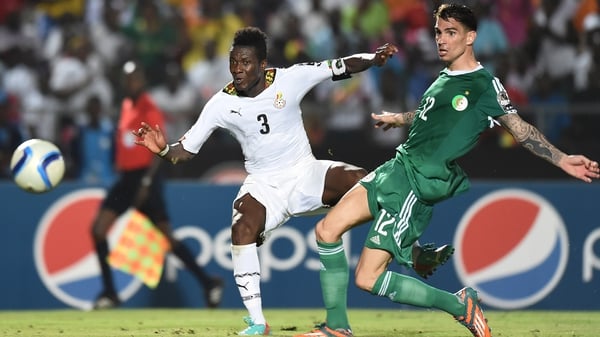Asamoah Gyan (l) struck a late goal to win it for Ghana