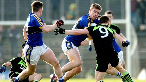 Kerry's Tommy Walsh tries to break clear from the attention of Mayo's Donal Vaughan