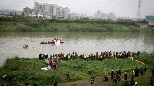 Nine dead as plane hits bridge and enters river - RT�� News