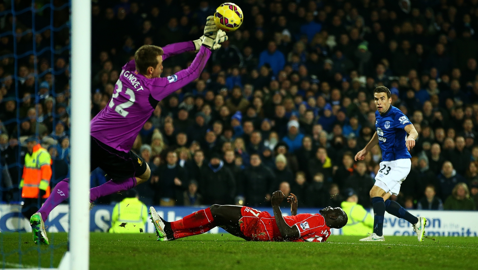 Everton and Liverpool play out goalless draw