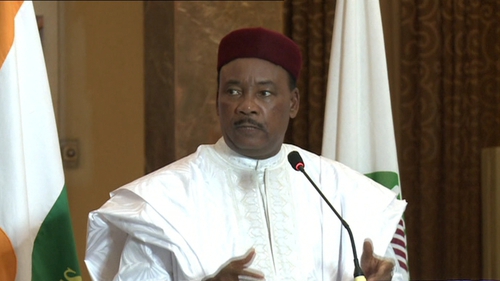 Niger's president Issoufou Mahamadou speaking after the vote was passed