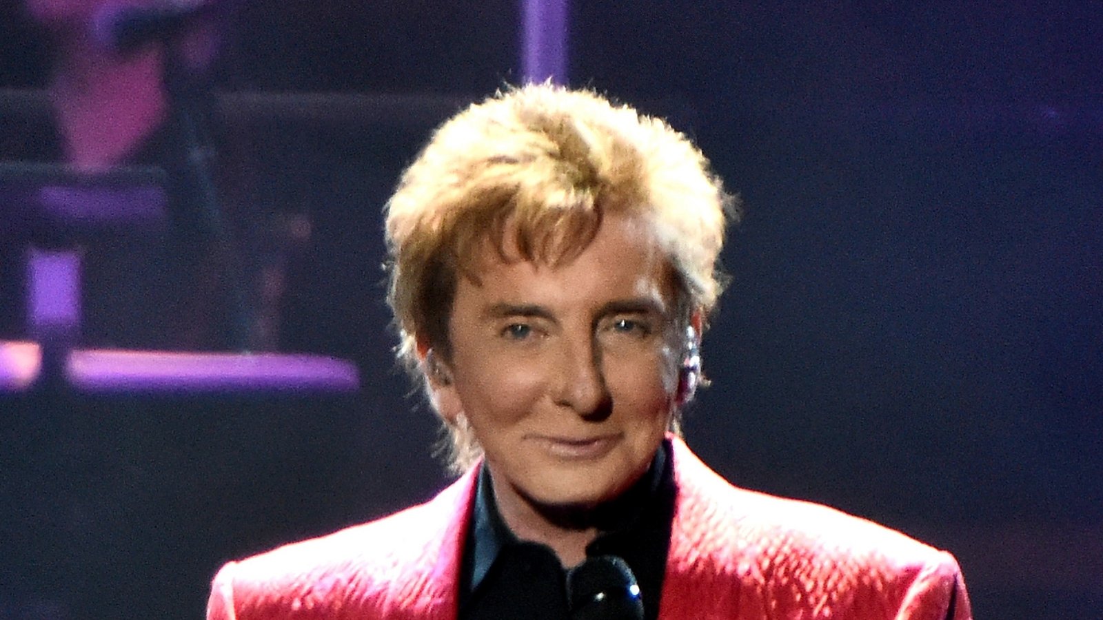 Barry Manilow marries his manager, Garry Kief