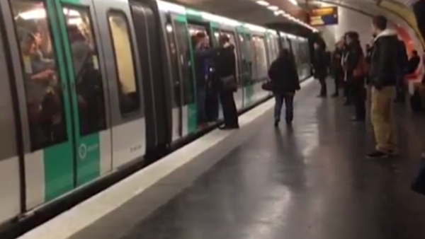 A screengrab from the incident at Richelieu-Drouot station in central Paris