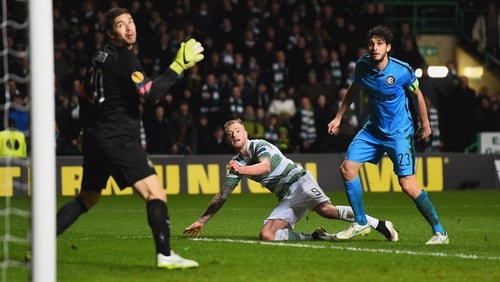 John Guidetti looks on with Juan Pablo Carrizo (L) and Andrea Ranocchia of Inter Milan (R) as he scores Celtic's third and equalising goal