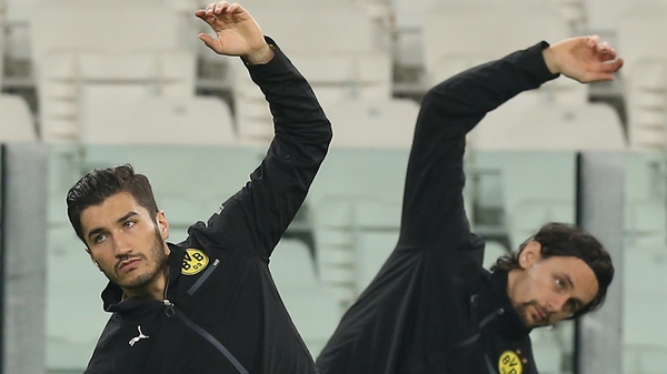 Dortmund midfielder Nuri Sahin (l) and US defender Neven Subotic train ahead of the game