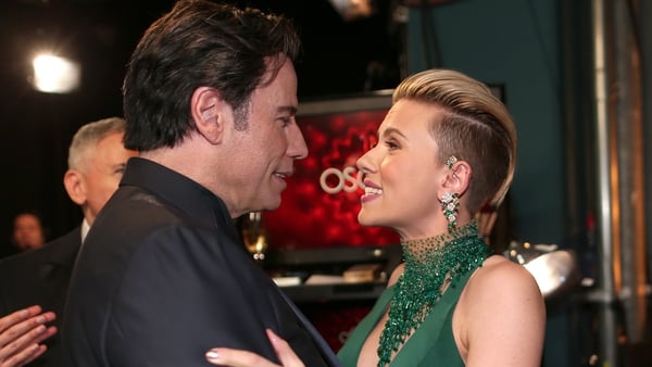 John Travolta and Scarlett Johansson during the Oscars
