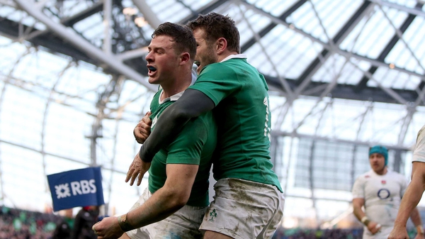 Robbie Henshaw scored his first ever international try as Ireland beat England