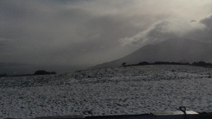 Snow covered hills in Omeath Co Louth (pic:@dabmcg)