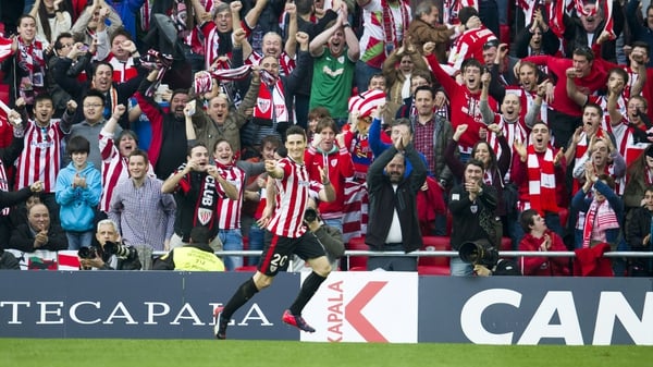 Aritz Aduriz celebrates his goal in front of the Basque faithful