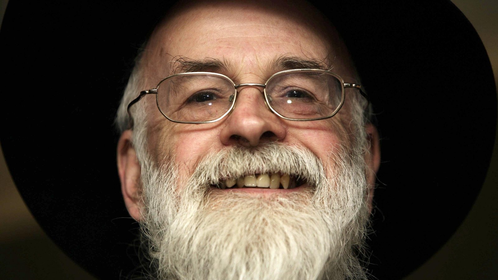 Best-selling fantasy author Terry Pratchett dies