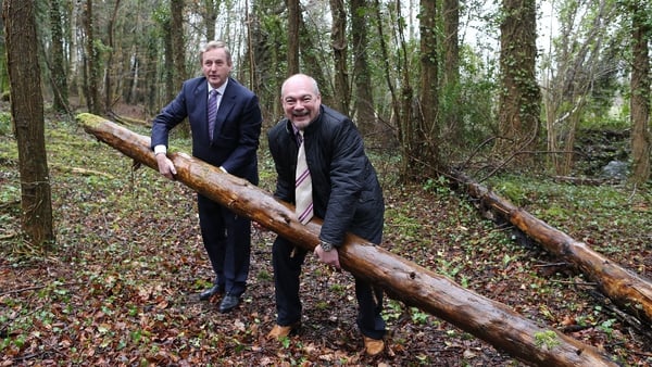 Taoiseach Enda Kenny pictured with Center Parcs chief executive at the Ballymahon site in 2015