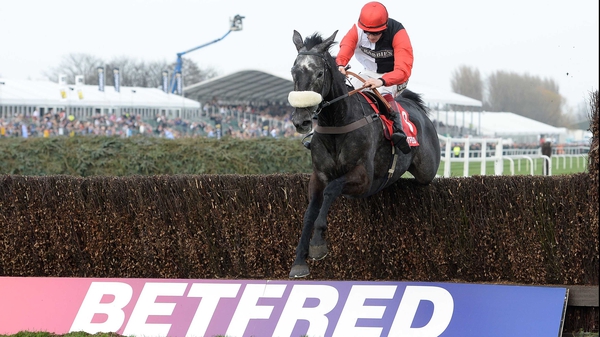 Saphir Du Rheu has won all three of his completed chases to date