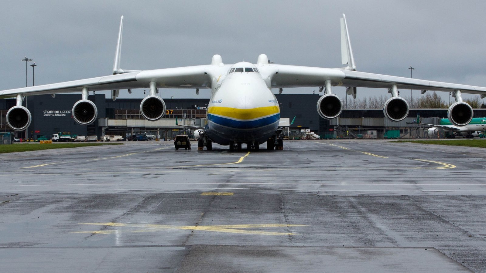 World s Largest Aircraft Lands In Shannon