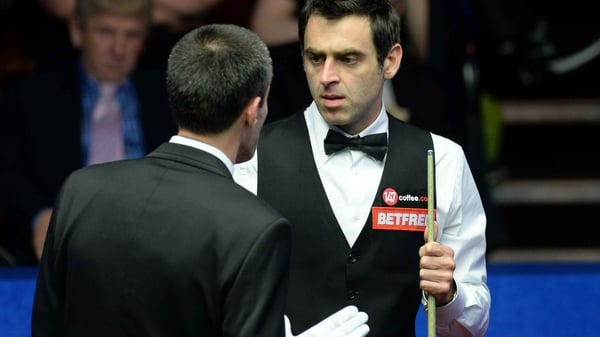 The referee gives out to Ronnie O'Sullivan