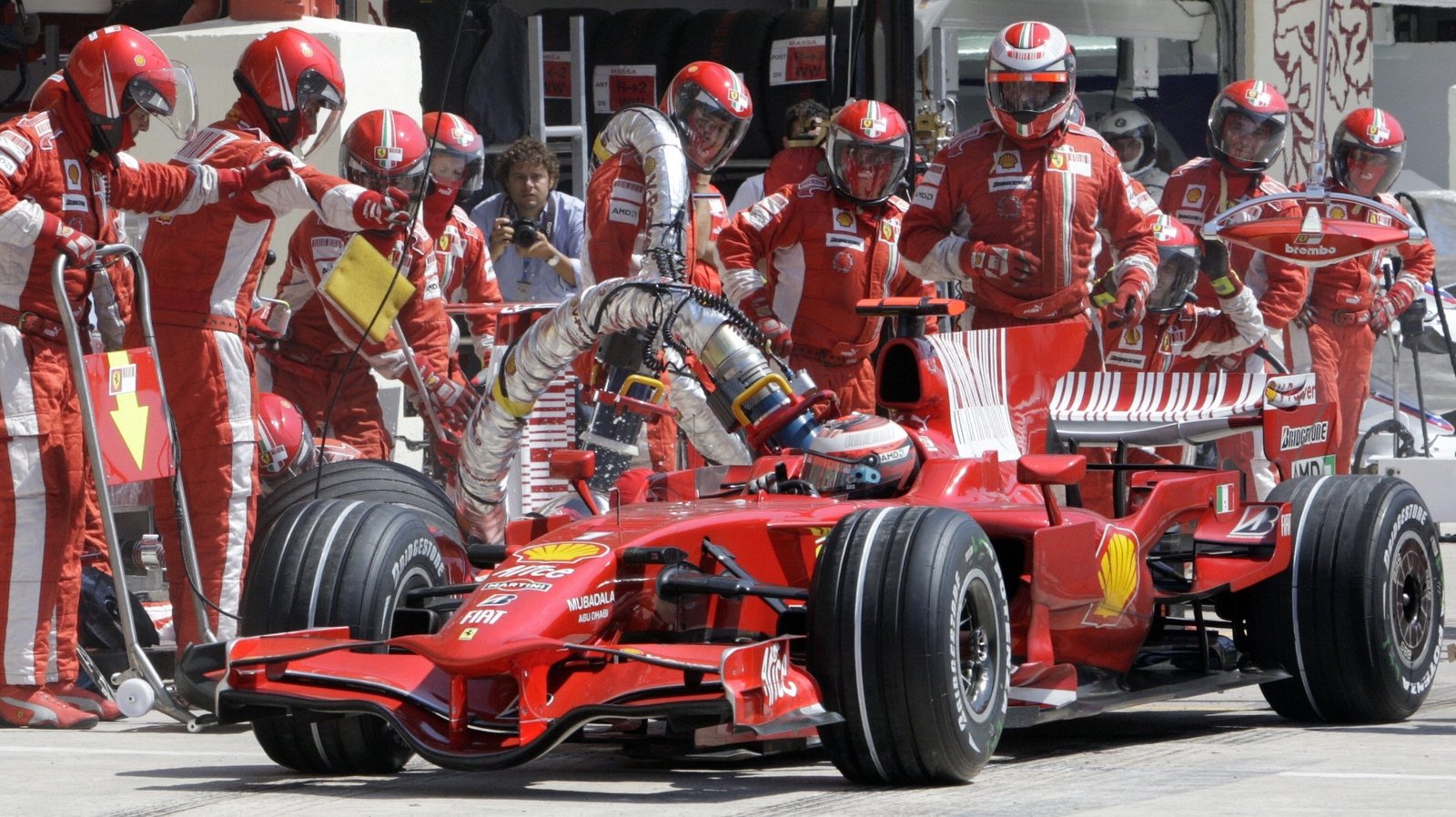 F1 to bring back refuelling in rules revamp