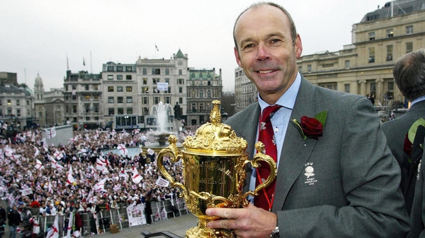 Clive Woodward with the Webb Ellis Cup in 2003