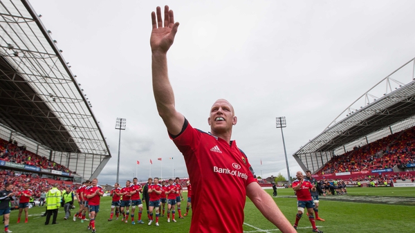 Paul O'Connnell waves to the Thomond faithful