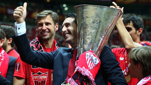 Unai Emery celebrates with the cup after last night's victory