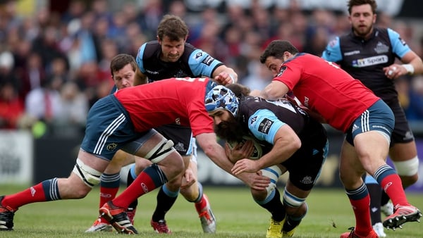 Glasgow put Munster under pressure from the opening moments...