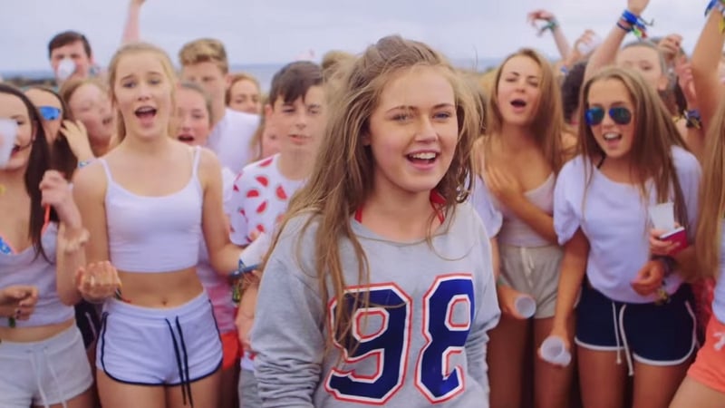 Coláiste Lurgan do an epic cover of Cheerleader