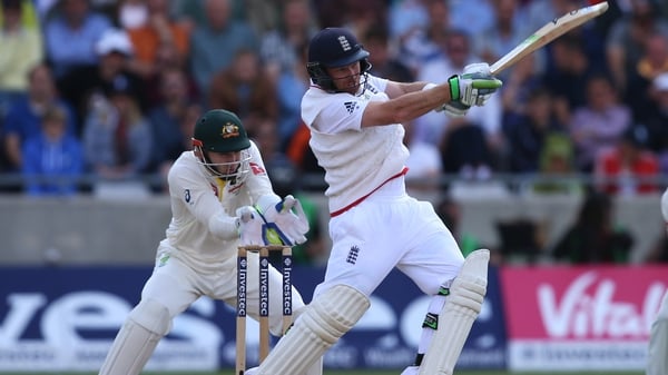 Ian Bell helped to steer England to a convincing victory