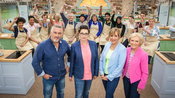 L-R Hollywood with GBBO hosts Sue Perkins and Mel Giedroyc, fellow judge Mary Berry and the 2015 contestants
