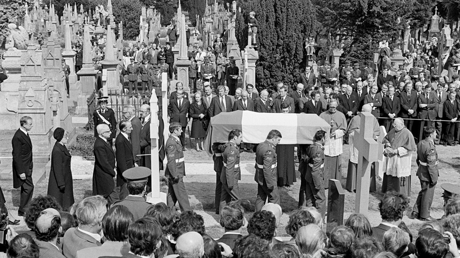 RTÉ Archives | Politics | Funeral of Éamon de Valera