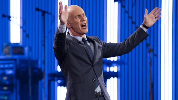Ray D'Arcy shows off his new suit