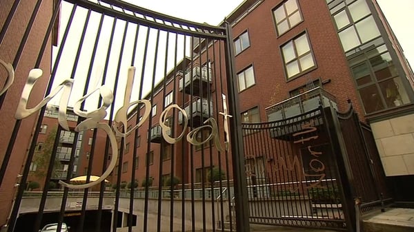 Around 900 people live in Longboat Quay apartments