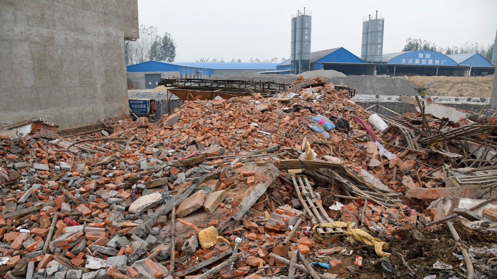 17 workers killed as building collapses in China