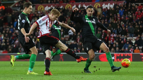 Watmore fires home Sunderland's second against Stoke