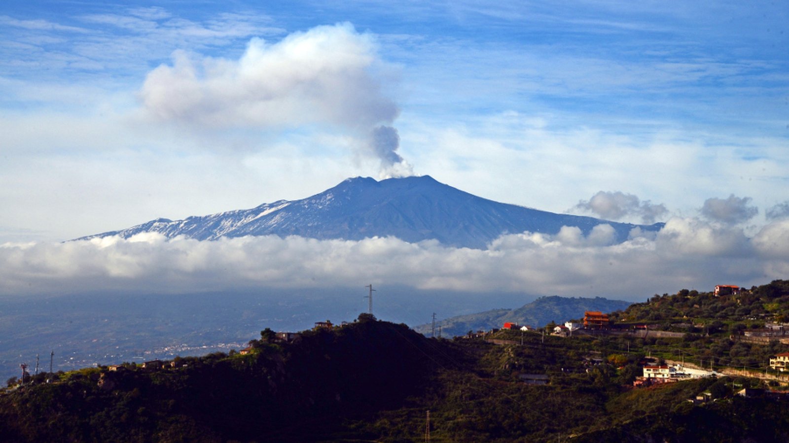 Dramatic eruption from Italy's Mount Etna