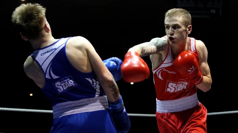 Walsh edges battle to make light-weltweight final