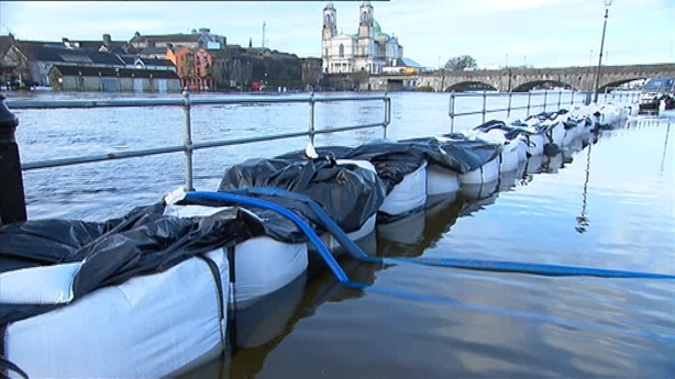 A number of homes in Athlone remain marooned as a result of River Shannon flooding A number of homes in Athlone remain marooned as a result of River Shannon flooding