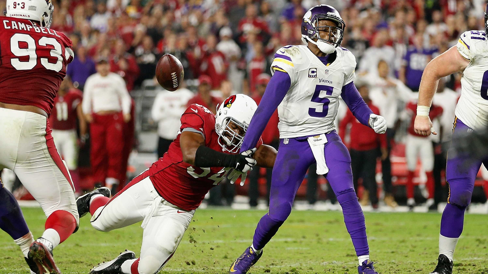 Dwight Freeney still gets after quarterbacks for the Cardinals