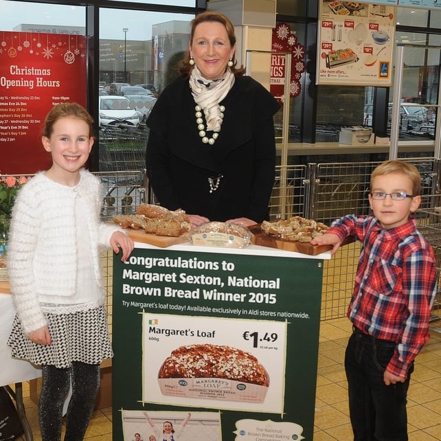 Margaret Sexton - The National Brown Bread winner 2015, with daughter Isabelle and son Tom