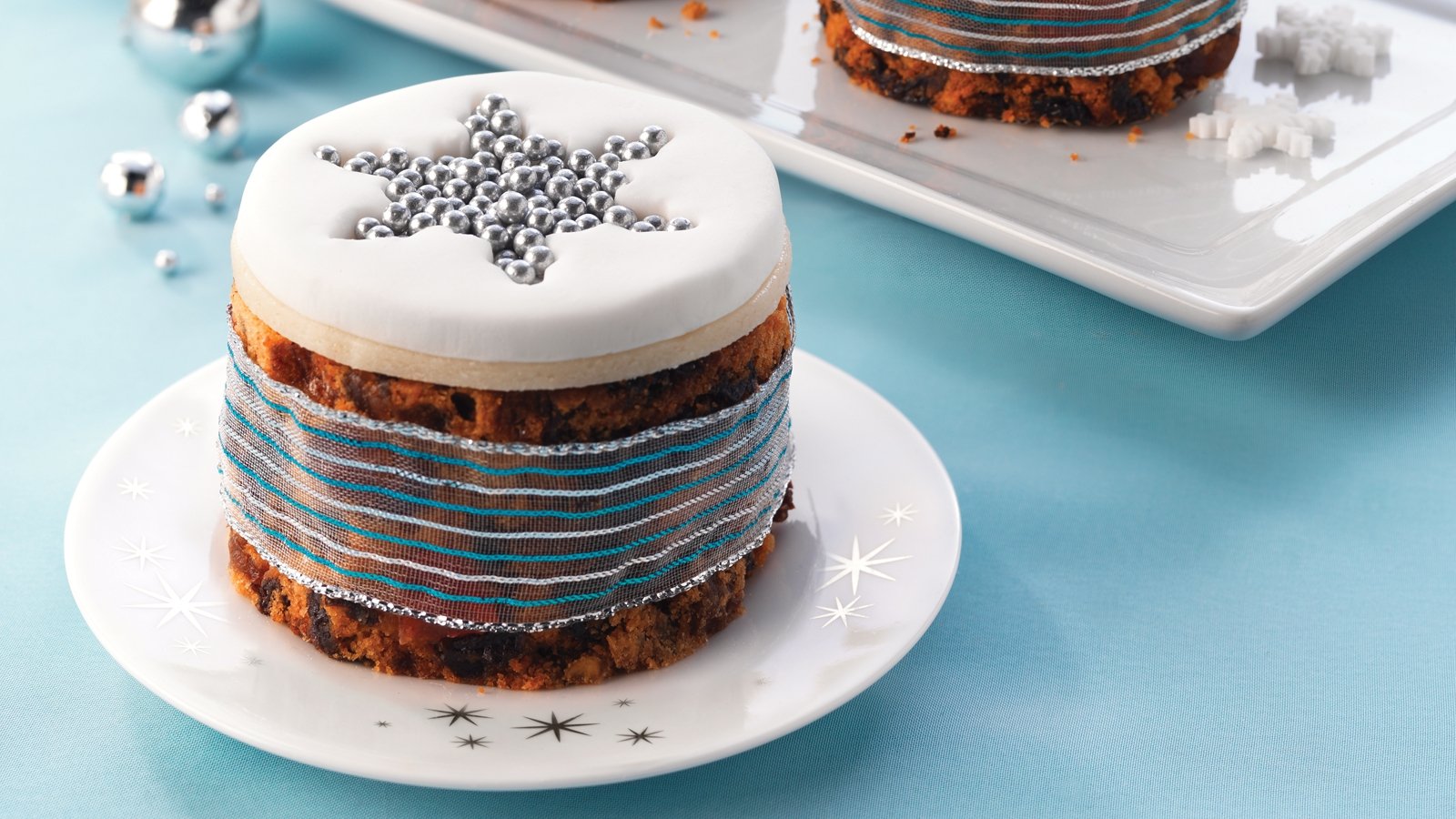 Mini Christmas Cakes Recipe - It's A Danielle Life